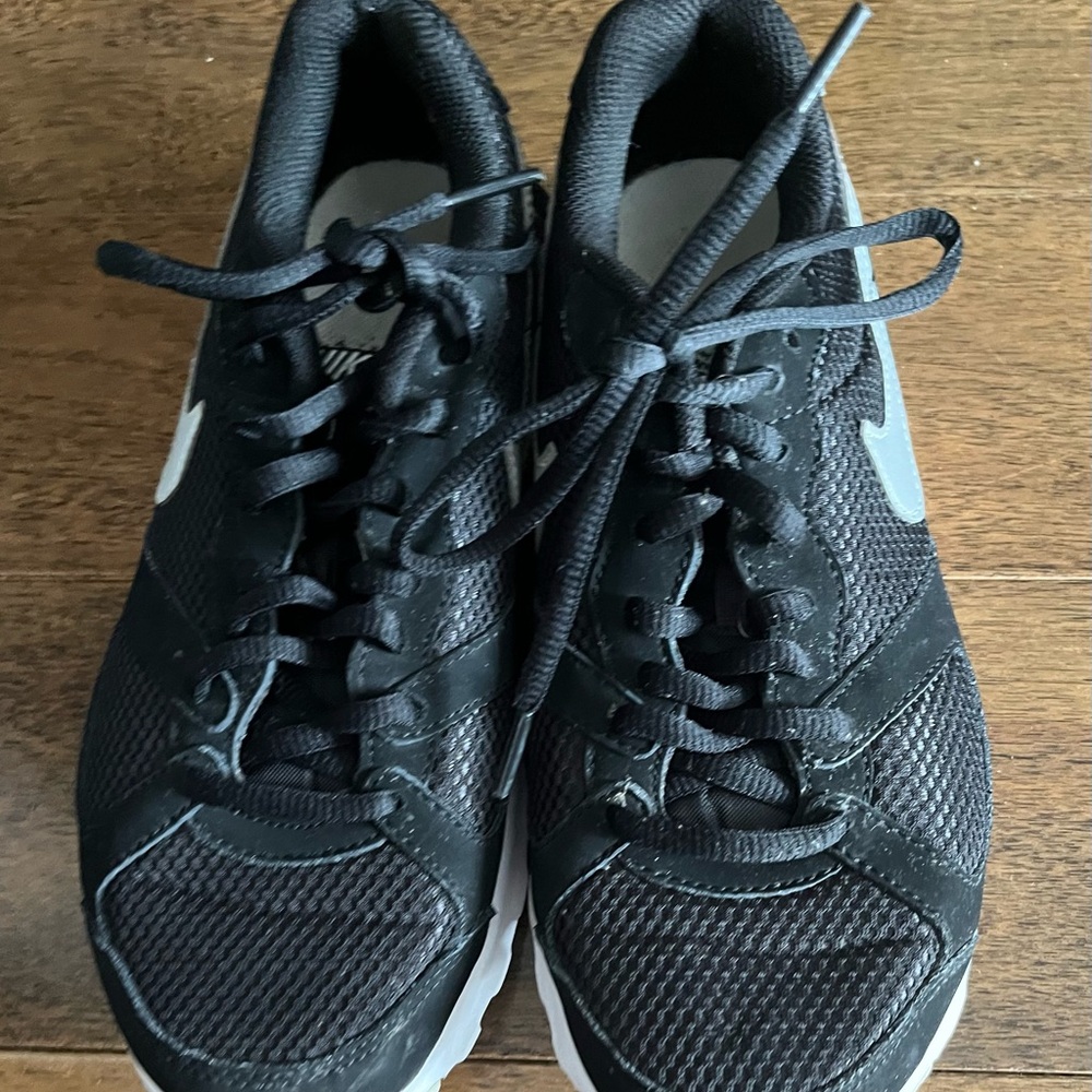 Nike Black and White women’s size 7 Sneakers